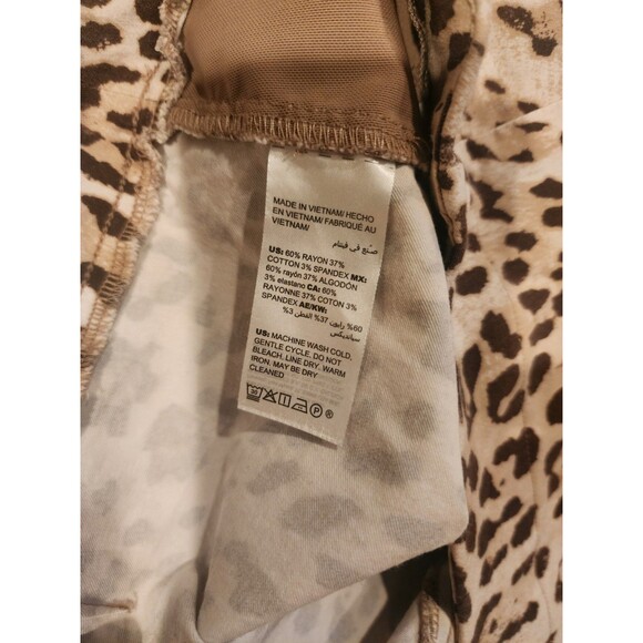 Chico's Cheetah Animal Print Slim Pull On Capris Size 2.5 (US 14) - Picture 8 of 8